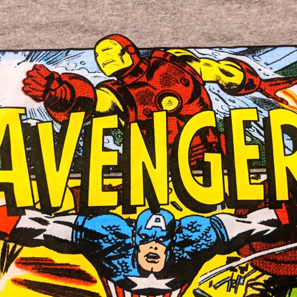 THE AVENGERS graphic tee NWT - Picture 5 of 9